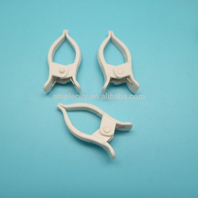 China Manufacturer toy accessories plastic binder spring white clip